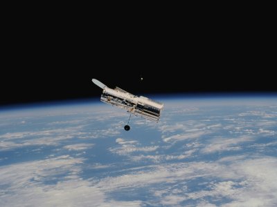 През 2031 г. извеждат телескоп, определян като наследник на &bdquo;Хъбъл&ldquo;