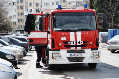 Пожар горя в столичния квартал &ldquo;Лозенец&rdquo;, двама души са пострадали