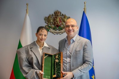 Победителката в музикалния конкурс Евровизия 2026 DARA прие поканата на