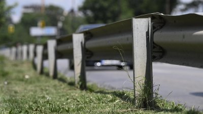Мантинелите по пътищата: Защо не се поставят бетонни ограничители?