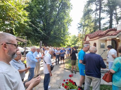 И в Кюстендил почетоха паметта на легендите на българския футбол Георги Аспарухов-Гунди и Никола Котков