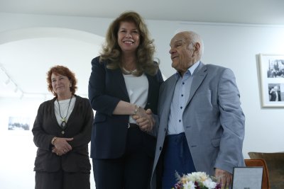 Доайенът на вестникарството на 90: Любен Генов получи Почетния знак на президента