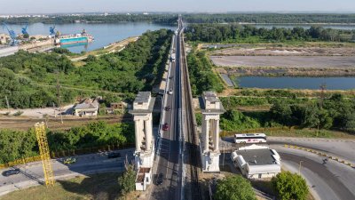 Възстановяват движението на Дунав мост при Русе