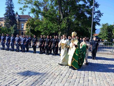 Професионалният празник на МВР: Водосвет и почит към загиналите служители
