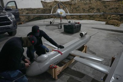 Украински дронове са ударили петролни съоръжения и военни обекти край