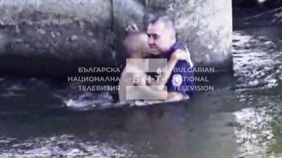 Полицаи спасиха 14-годишно момче от водите на река Марица край Огняново