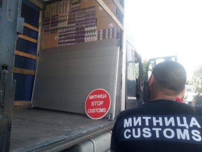 Задържаха над 626 000 къса цигари и 10 500 електронни устройства за пушене без бандерол в района на Видин