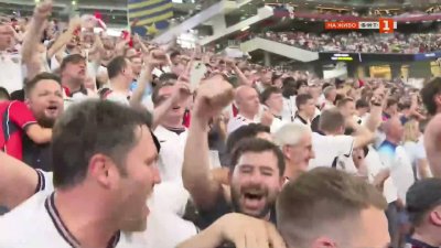 Феновете на Англия пеят с пълно гърло, че "футболът се прибира у дома"