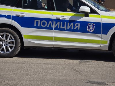 Шестима пострадаха в челна катастрофа между тир и микробус по пътя Скравена &ndash; Ботевград