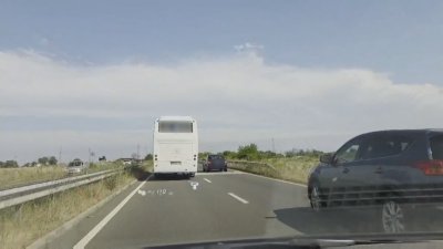 Автобус &bdquo;лети&ldquo; по магистралата: Зрителски сигнал за опасно шофиране на пътя Бургас - Равда