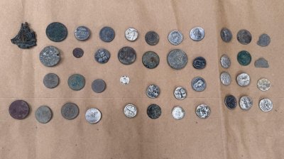 Полицаи иззеха антични монети и предмети от жилище в Нови
