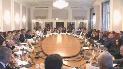 Депутатите продължават с гласуването по комисии на държавния бюджет за