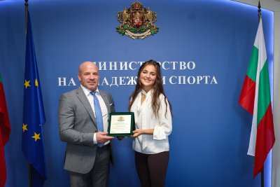Енчо Керязов връчи почетен плакет на Елиза Чолакова