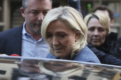 Френската крайнодясна лидерка Марин Льо Пен ще обжалва съдебното решение
