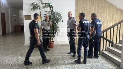 Нови сигнали за бомби във Варна и Бургас