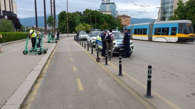 Продължават засилените акции за безопасно движение на електрическите тротинетки в София