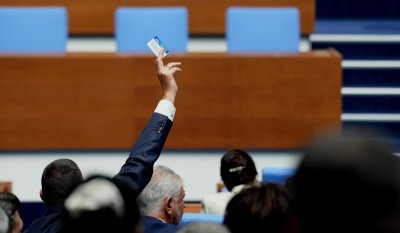 Парите за пенсии и здраве: Парламентът прие на първо чете бюджета на ДОО