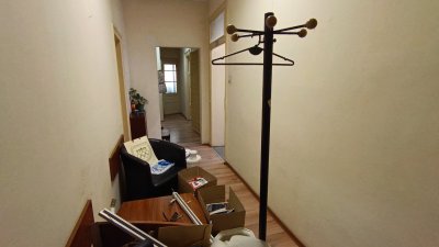 Служителите на БОК сами обновяват помещенията в централата на комитета