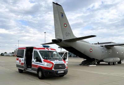 Самолет "Спартан" транспортира петмесечно бебе за трансплантация на черен дроб в Рим