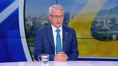 Николай Денков определи като "политическа шизофрения" думите и действията на премиера и външния министър по отношение на Украйна