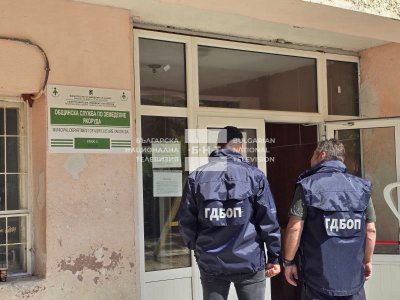 Трима души са задържани при акция на ГДБОП за източване на средства в Якоруда