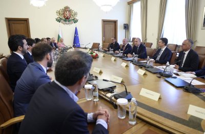 Министър-председателят Румен Радев проведе среща с делегация на футболен клуб Барселона и техни международни партньори