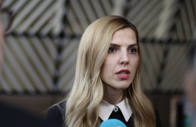 Министър Петрова: България може да има важна роля в гарантирането на енергийните доставки за Украйна през предстоящата зима