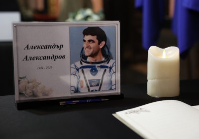 Последно сбогом с втория български космонавт Александър Александров (СНИМКИ)