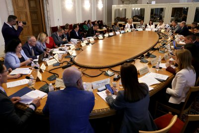 Ресорната парламентарна комисия обсъжда бюджетите на ДОО и на НЗОК