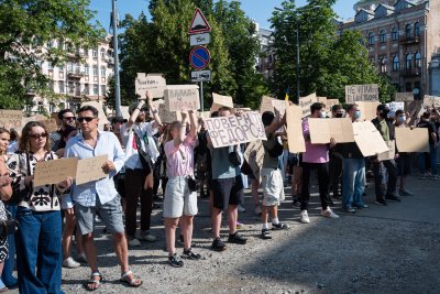 Политическа буря в Украйна: Нов премиер и протести в защита на бивш министър