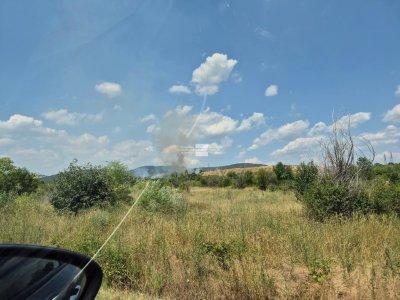 Пожар на голяма площ пламна в района на Баритната мина край Стара Загора