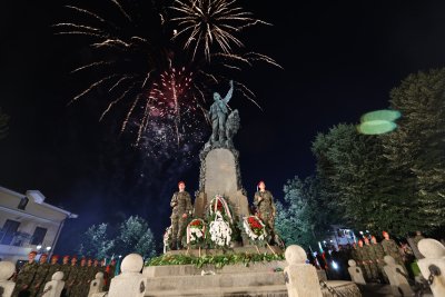 НА ЖИВО: Тържествена заря по повод 189 години от рождението на Васил Левски