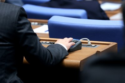 Парламентът одобри на първо четене четири законопроекта за промени в Изборния кодекс