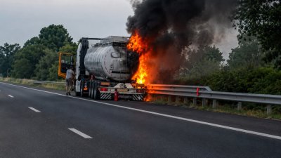Цистерна пламна тази сутрин на автомагистрала Тракия на 107 я