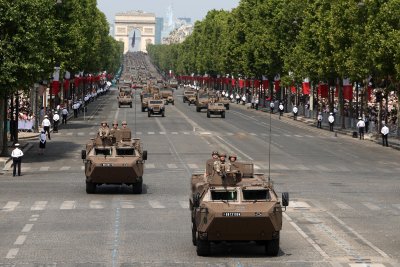 25 световни лидери присъстваха на най-мащабния военен парад в историята на Франция