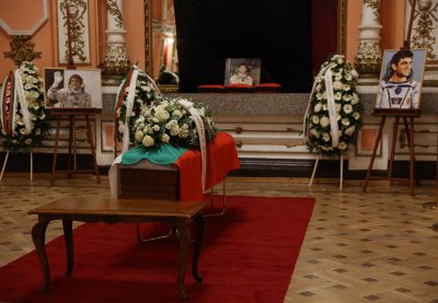 България изпрати в последния му път космонавта Александър Александров Поклонението
