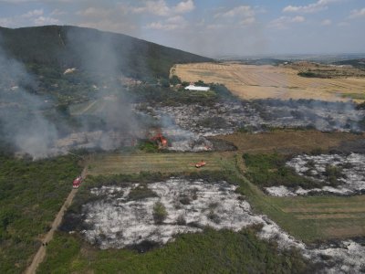 Пожарът край Стара Загора е овладян, екипи дежуриха през нощта
