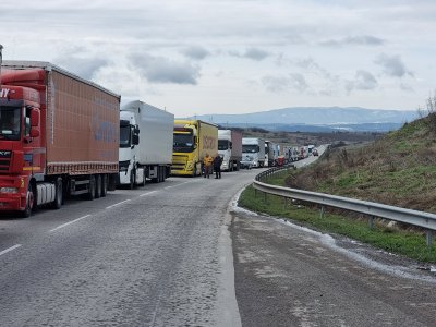 Задържаха шофьор на тир с над 3 промила алкохол край ГКПП "Лесово"