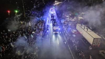 Аржентина беше посрещната като световен шампион въпреки загубения финал