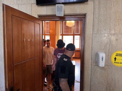 Пуснаха под домашен арест двамата данъчни инспектори след получен подкуп в Черноморец