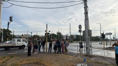 Заради некачествен ремонт: Недоволство на жители на блок в столичния квартал "Подуяне"