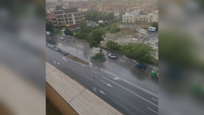 Силна гръмотевична буря с мощни пориви на вятъра удари Петрич