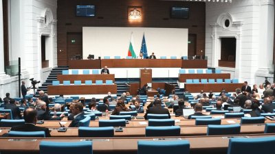 Парламентът включи в заседанието си предложението за разполагането на американски самолети на летище "Безмер"