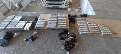 Над 250 000 къса цигари задържаха митничари в Русе