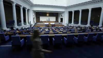 Tension in Parliament Over the Government's Foreign Policy