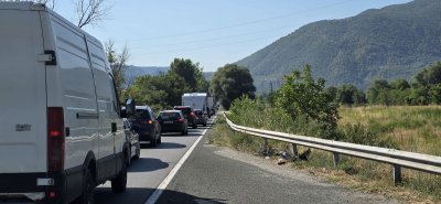 Катастрофа в Кресненското дефиле затруднява движението