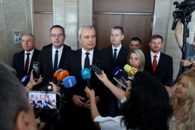 От "Възраждане" поискаха съвет по сигурността заради позицията на Иран за авиобаза "Безмер"
