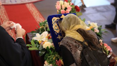 Чудотворната икона &bdquo;Света Богородица - Хавайска&ldquo; събра стотици вярващи в София