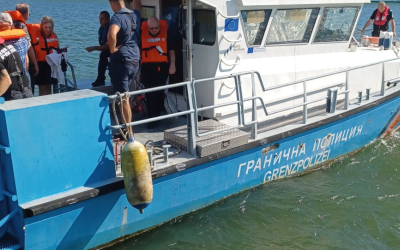 Border Police Officers Evacuate Passengers and Crew from Stranded Ship on the Danube
