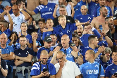Фенове на Левски влязоха на стадиона в Крайова